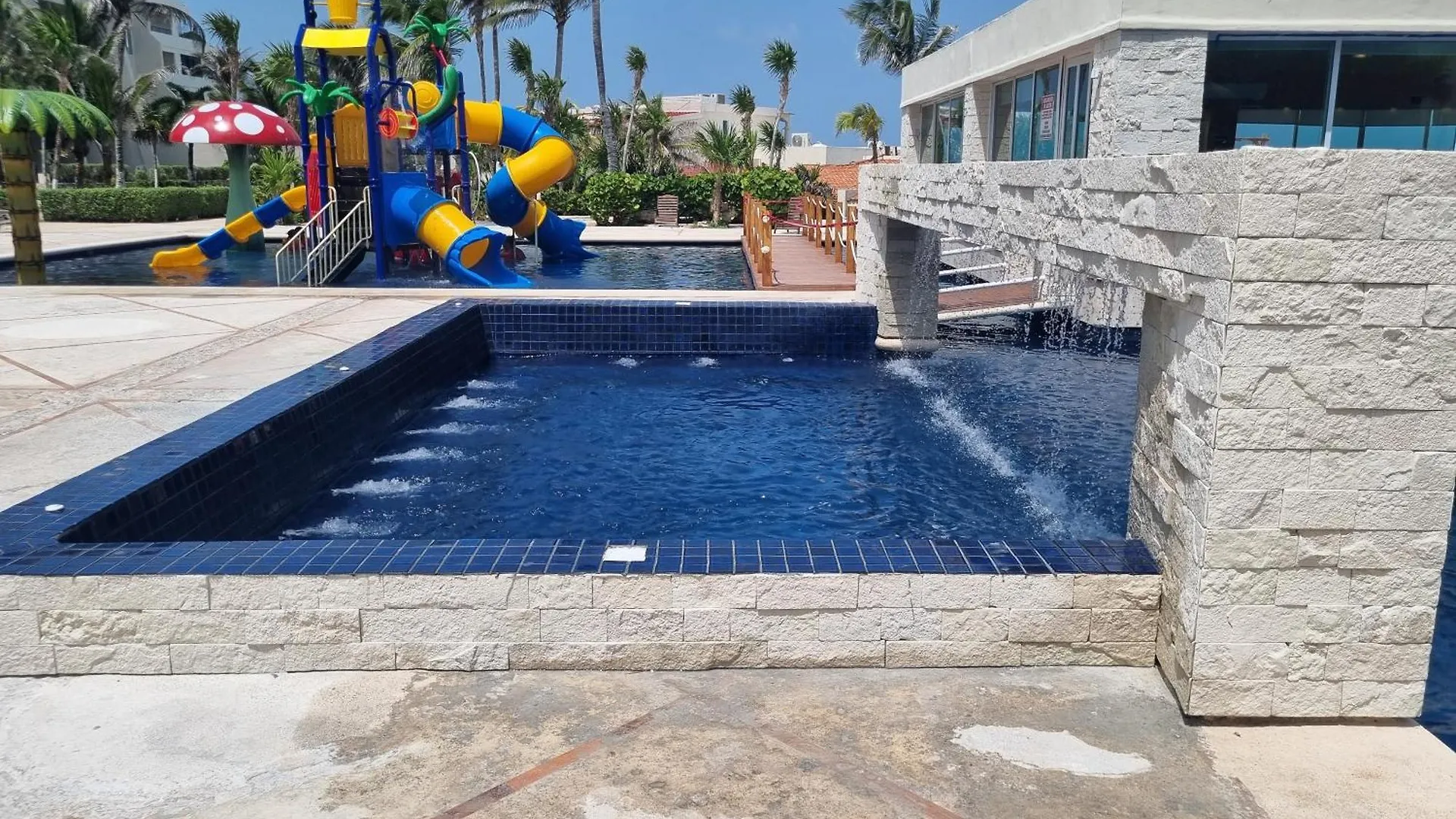 Ξενοδοχείο με διαμερίσματα Apartment Ocean Front Κανκούν