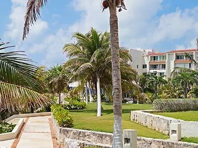 Apartment Ocean Front Κανκούν 4*,
