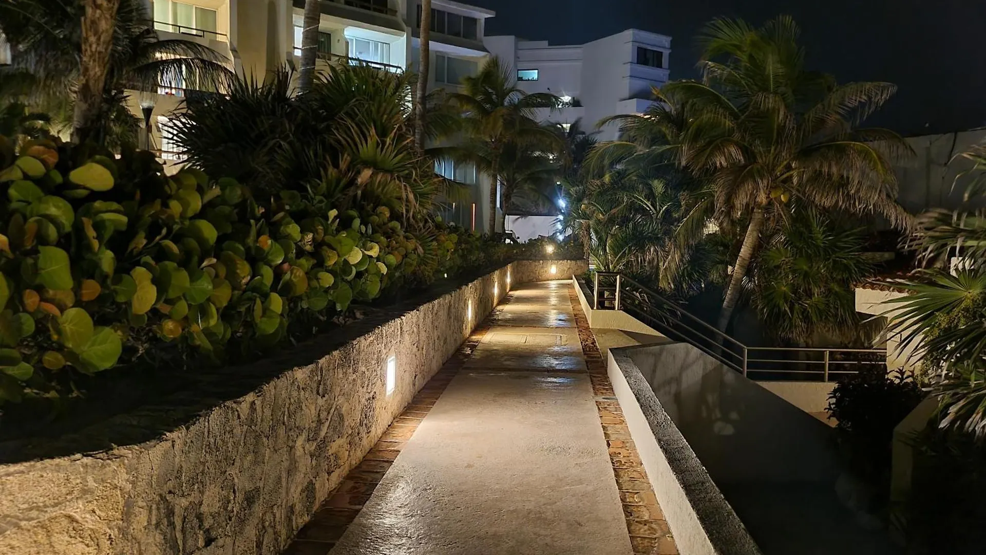 **** Aparthotel Apartment Ocean Front Cancun Mexico